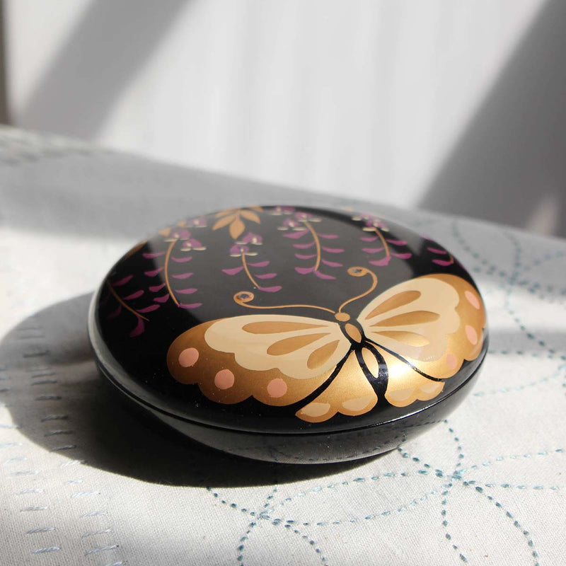 Small black urushi lacquer and maki-e box, cho ni fuji (butterfly and wisteria) motif
