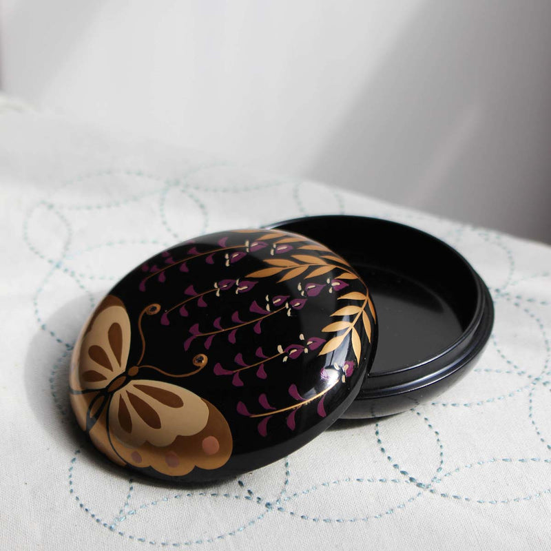 Small black urushi lacquer and maki-e box, cho ni fuji (butterfly and wisteria) motif