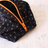 “ITO”, PETITE POCHETTE À TRÉSORS, TEXTILE KIMONO JAPONAIS VINTAGE INDIGO
