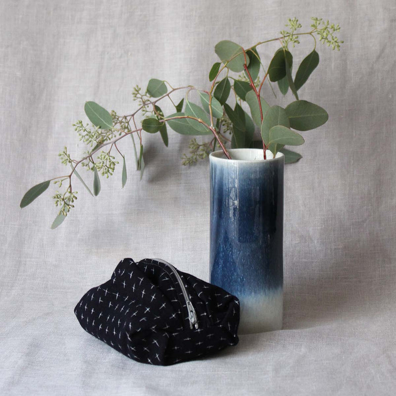“ITO”, PETITE POCHETTE À TRÉSORS, TEXTILE KIMONO JAPONAIS VINTAGE INDIGO