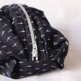 “ITO”, PETITE POCHETTE À TRÉSORS, TEXTILE KIMONO JAPONAIS VINTAGE INDIGO