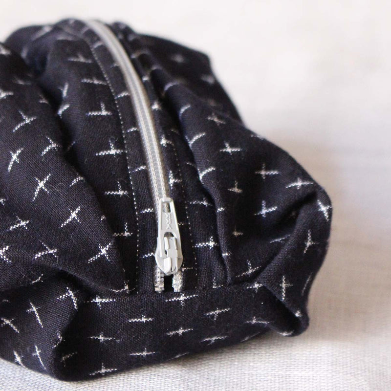 “ITO”, PETITE POCHETTE À TRÉSORS, TEXTILE KIMONO JAPONAIS VINTAGE INDIGO